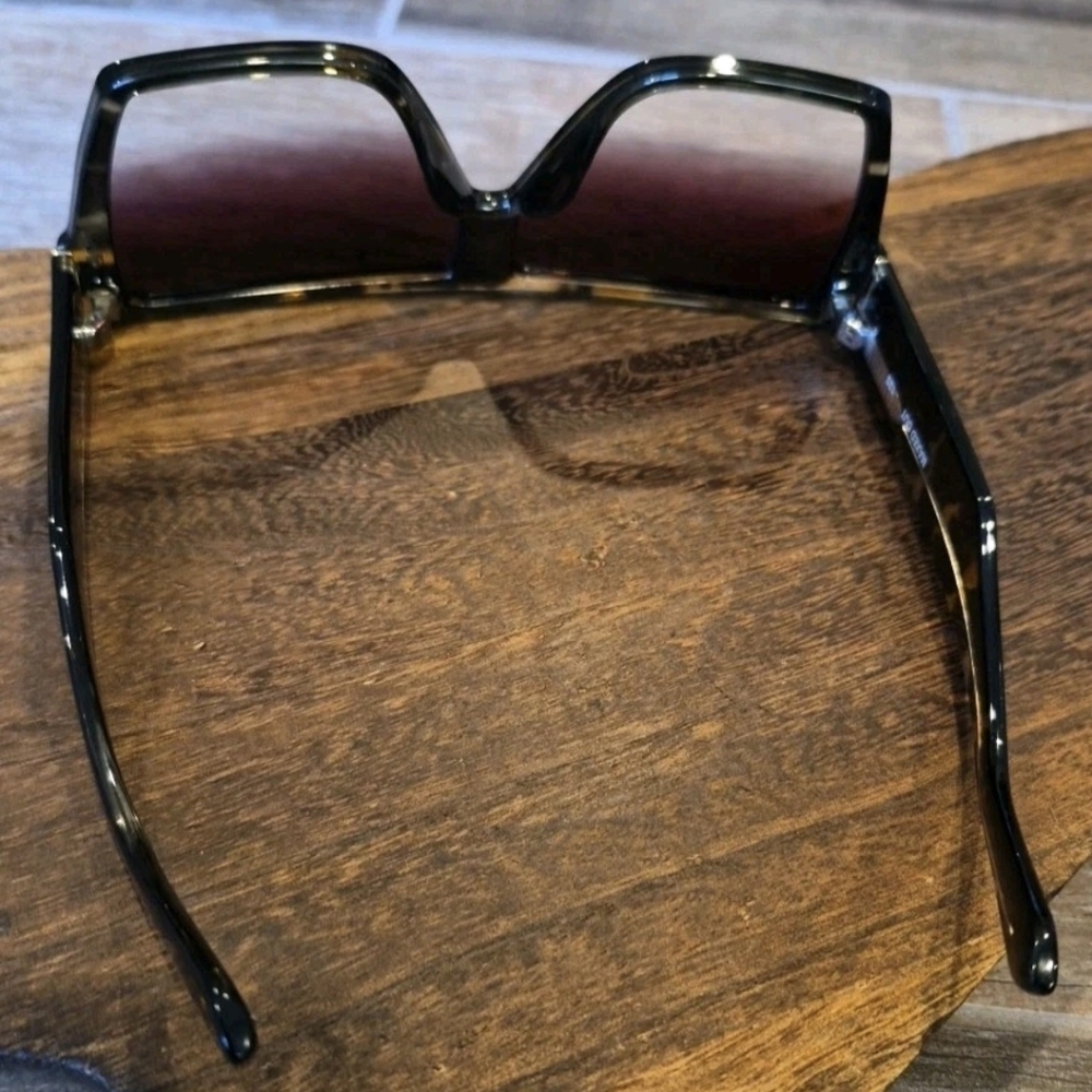 Quay Maxed Out Square Stud Detail Sunglasses in Faded Camo, Excellent Pre-Loved - Picture 8 of 13